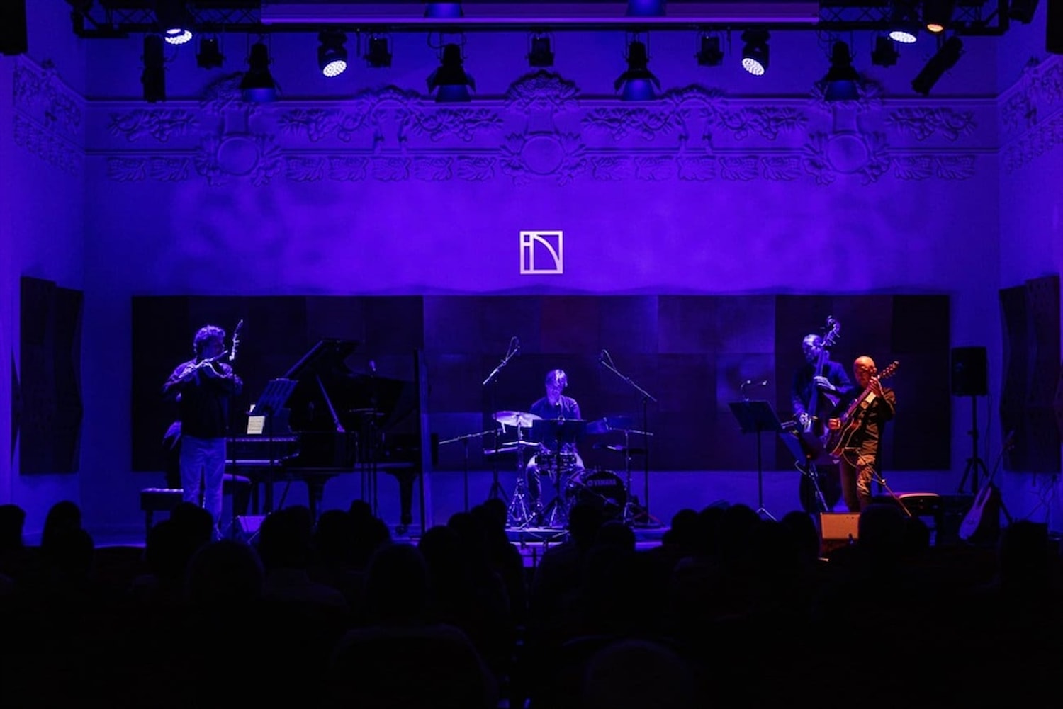 Projekcija nijemog filma Underworld (1927.) uz autorsku glazbu Adriaphonics ansambla