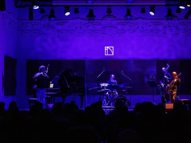 Projekcija nijemog filma Underworld (1927.) uz autorsku glazbu Adriaphonics ansambla