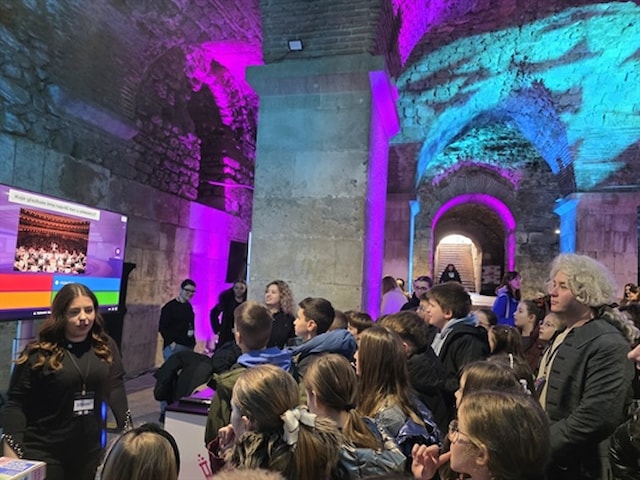 Studenti glazbenih odsjeka UMAS-a oduševili brojne posjetitelje interaktivne izložbe u sklopu svečanog otvorenja europskog projekta „Science Comes to Town“