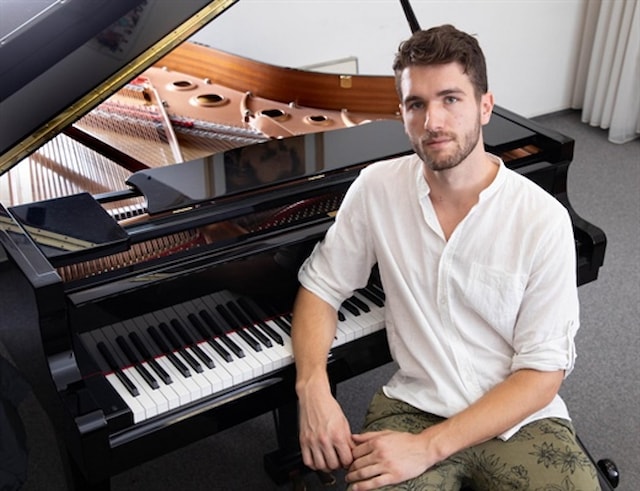 Šimun-Čarli Botica s Trećom klavirskom sonatom na europskim pozornicama